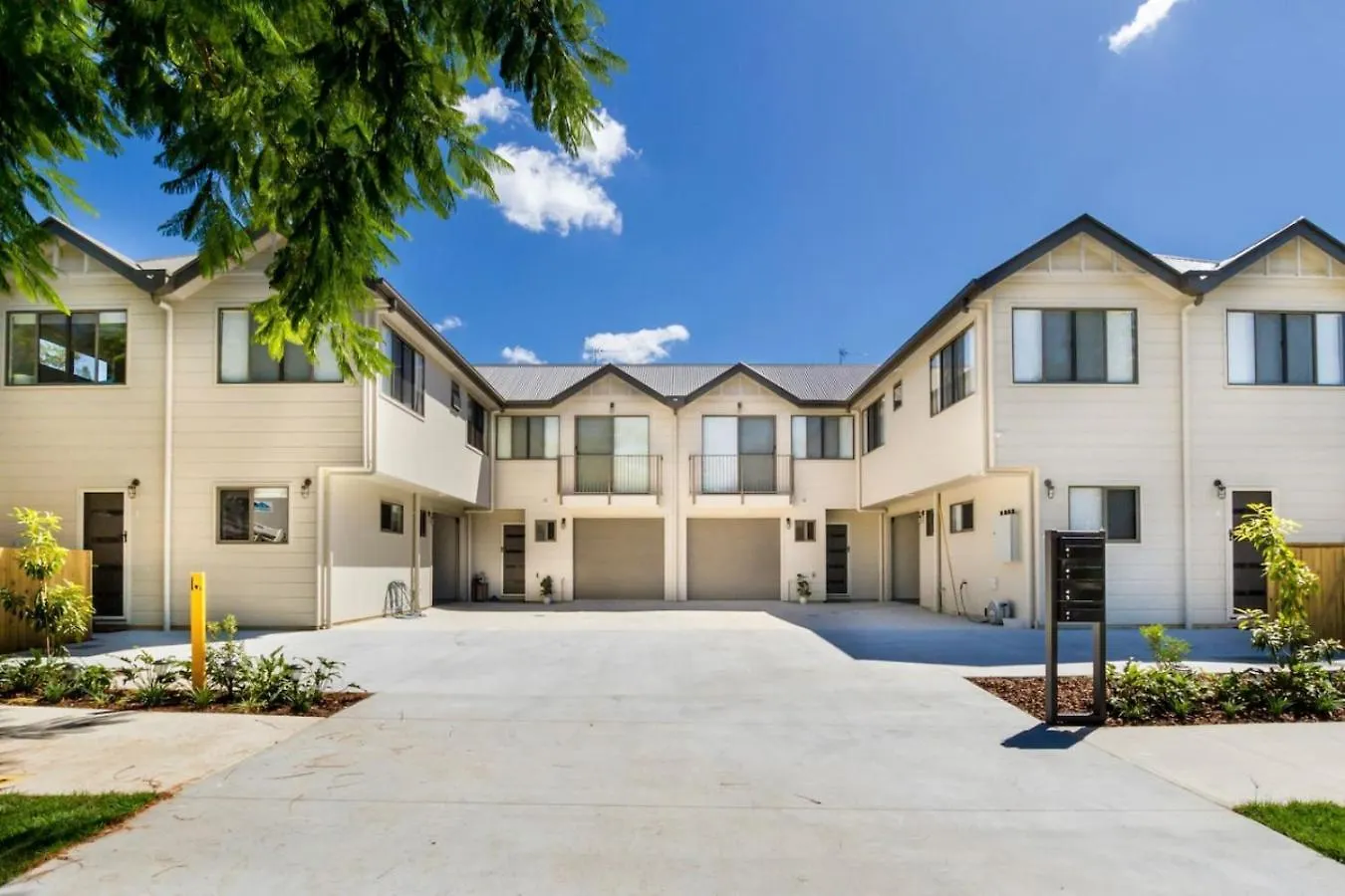 Bird Of Paradise Townhouse 2 At Sunlight Swan Beerwah Sleeps 6 contacts